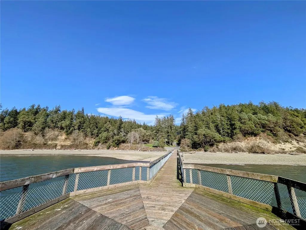 2501 195th Avenue SW Lakebay WA 98349