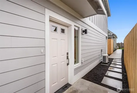 2417 Harrison Avenue Everett WA 98201
