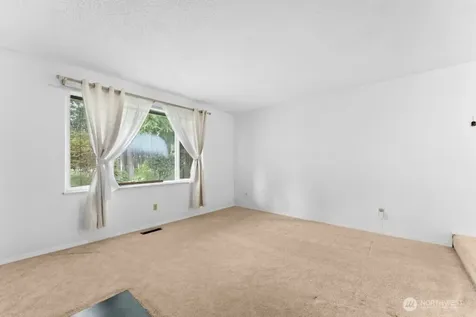 15714 64th Avenue Ct E Puyallup WA 98375