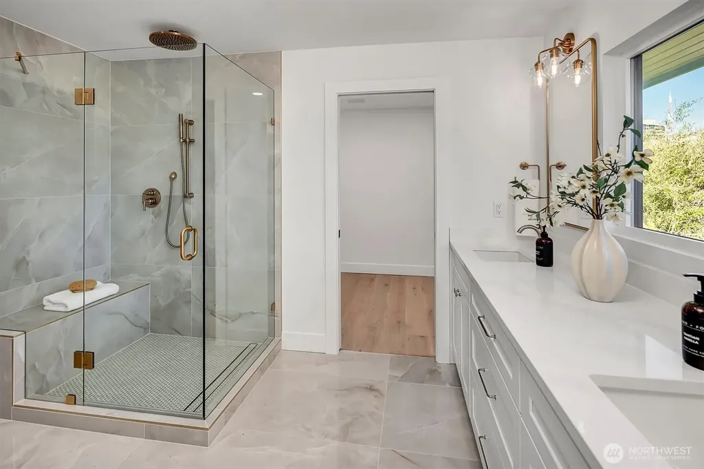 505 W Kinnear Place Seattle WA 98119