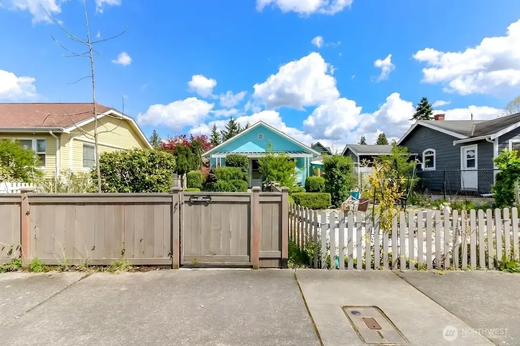 208 F Street SE Auburn WA 98002