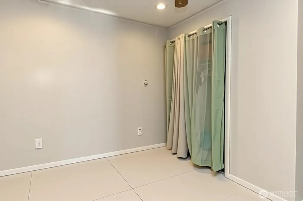 208 F Street SE Auburn WA 98002
