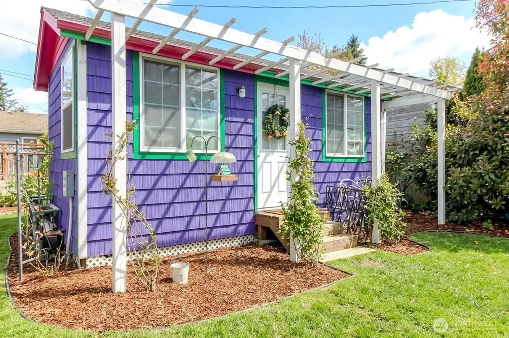 208 F Street SE Auburn WA 98002