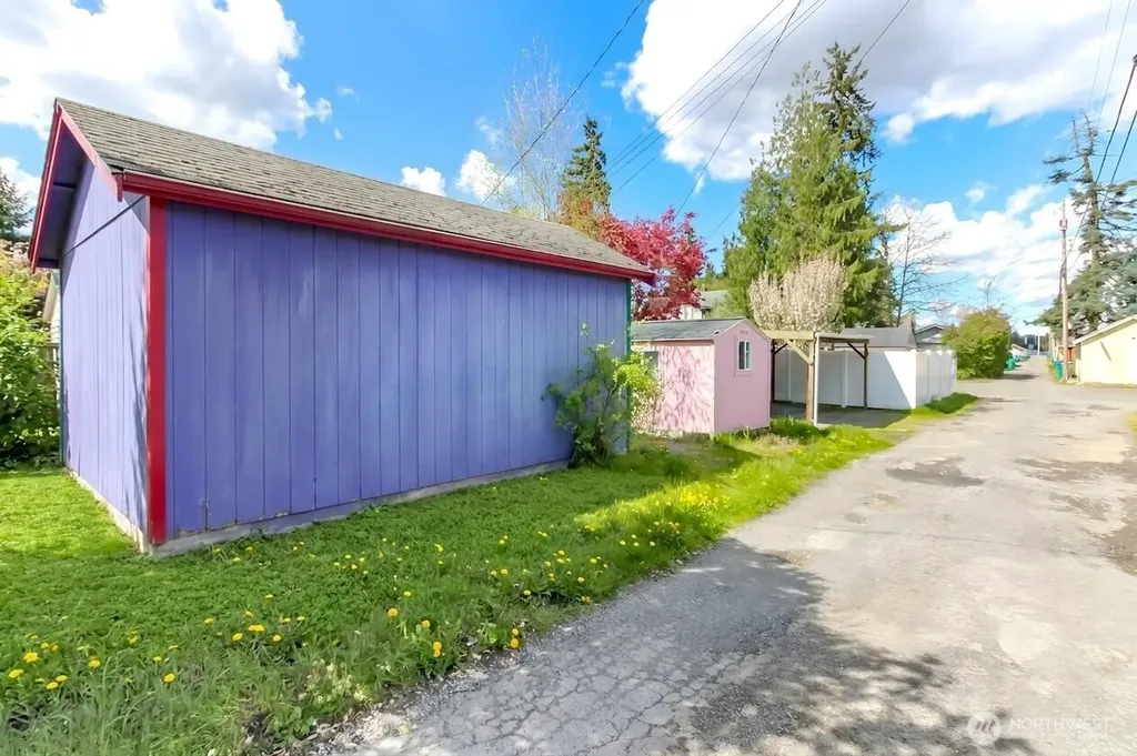 208 F Street SE Auburn WA 98002