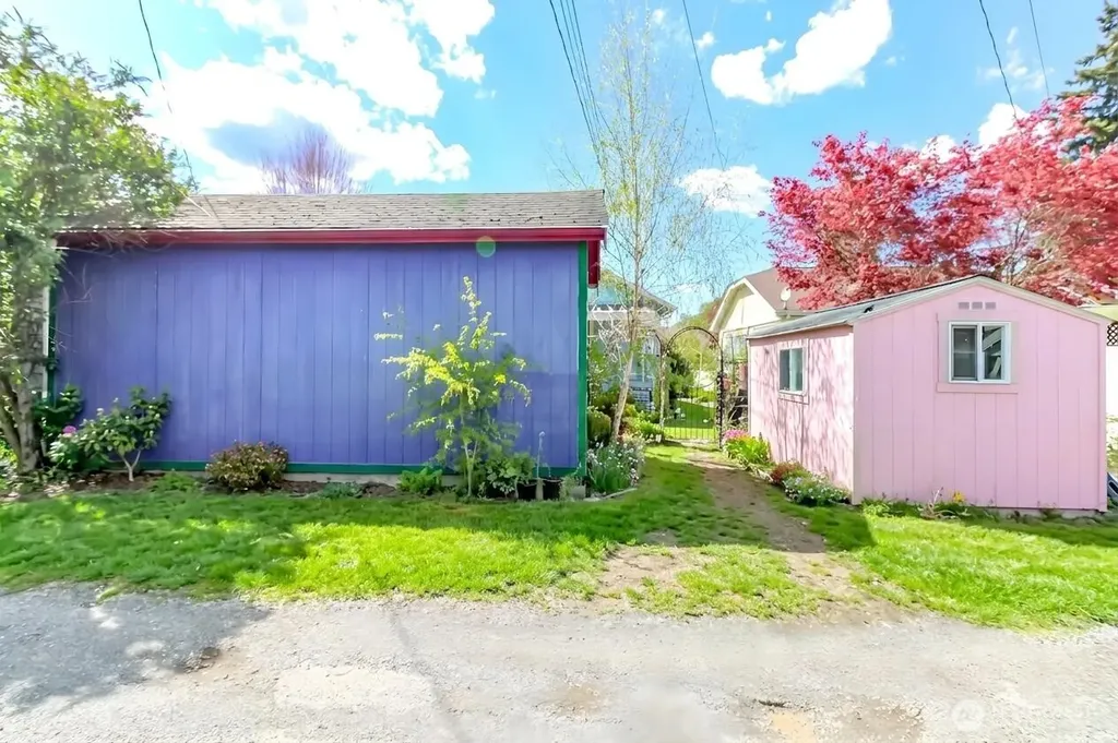208 F Street SE Auburn WA 98002