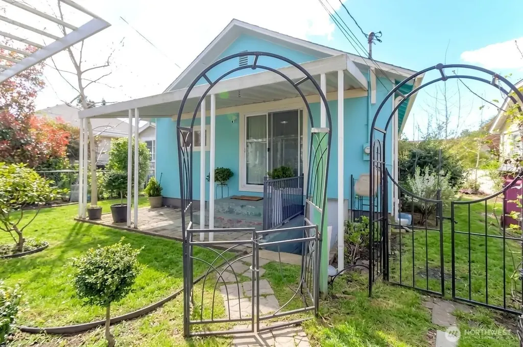 208 F Street SE Auburn WA 98002