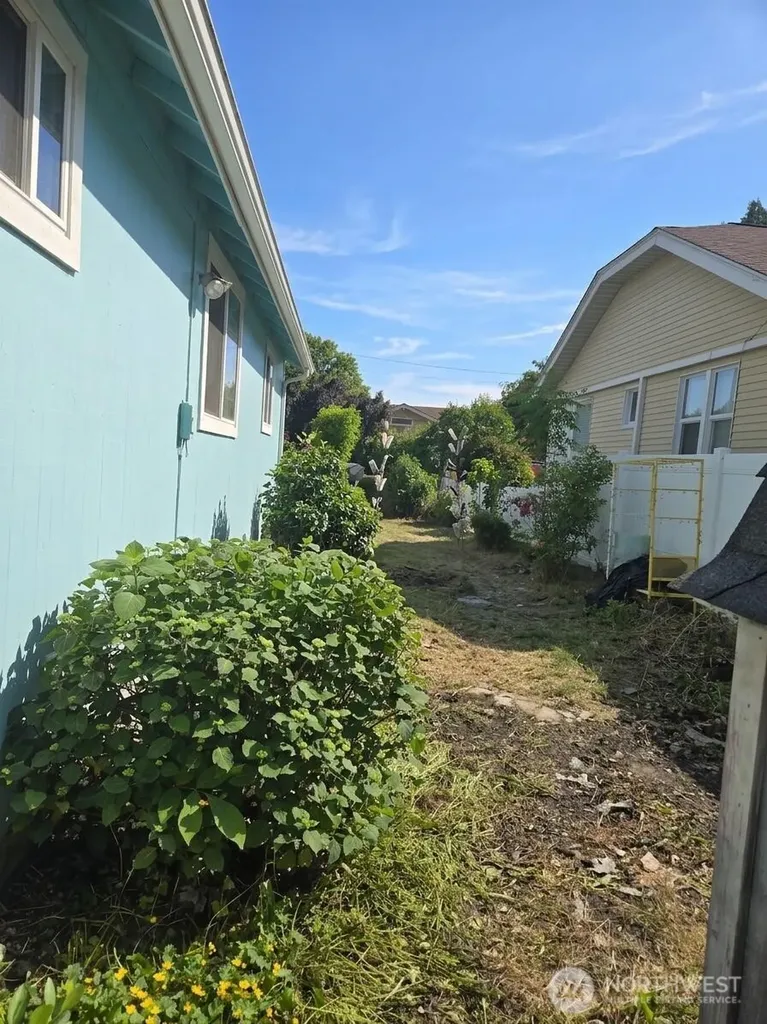 208 F Street SE Auburn WA 98002