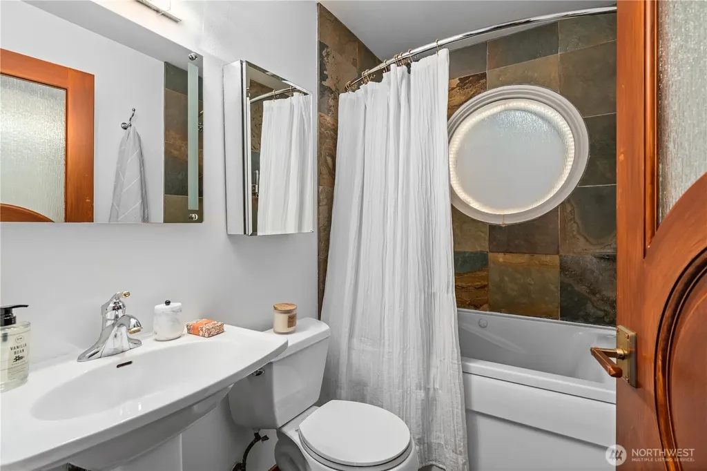 6810 NE Wood Bay Lane Poulsbo WA 98370