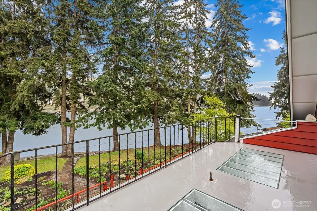 6810 NE Wood Bay Lane Poulsbo WA 98370