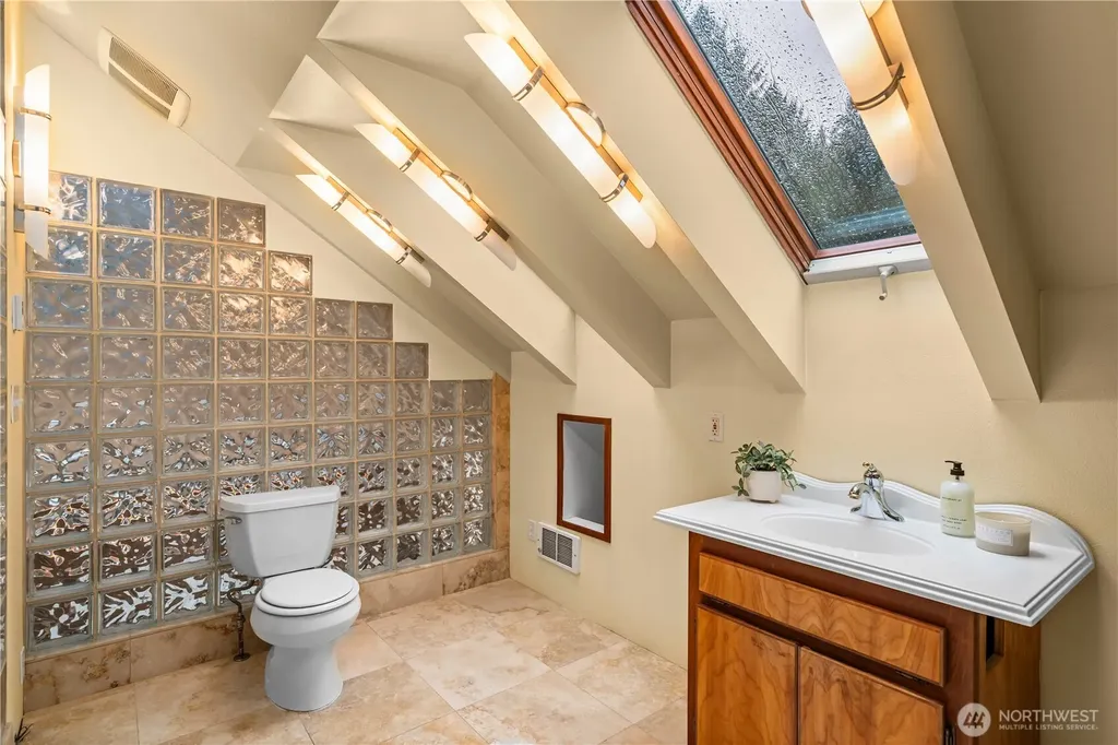 6810 NE Wood Bay Lane Poulsbo WA 98370