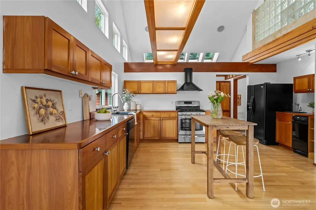 6810 NE Wood Bay Lane Poulsbo WA 98370