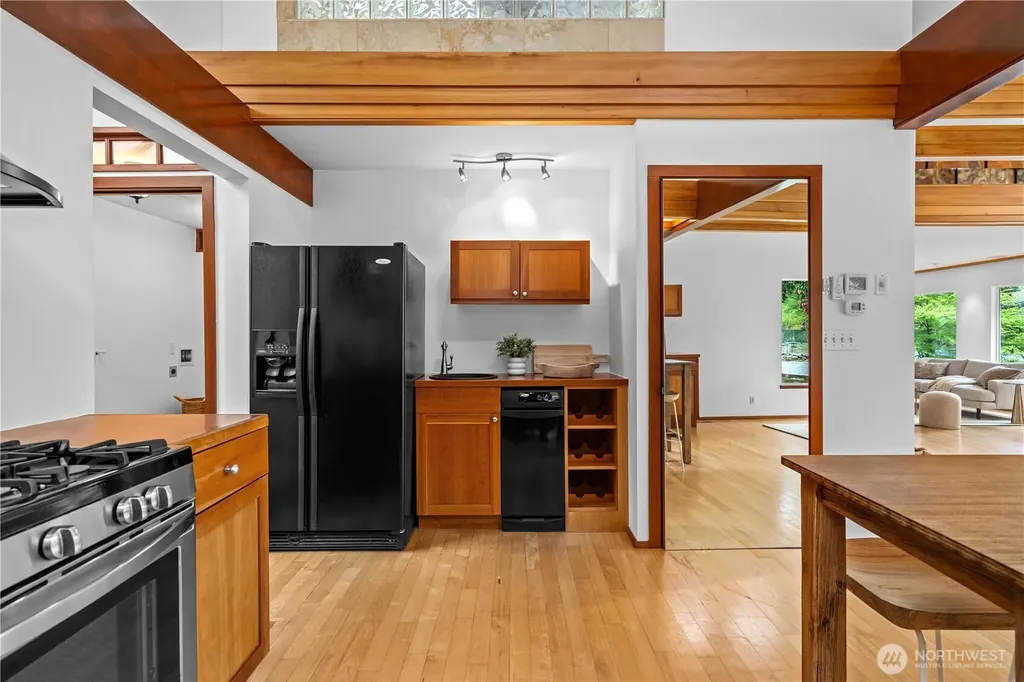 6810 NE Wood Bay Lane Poulsbo WA 98370