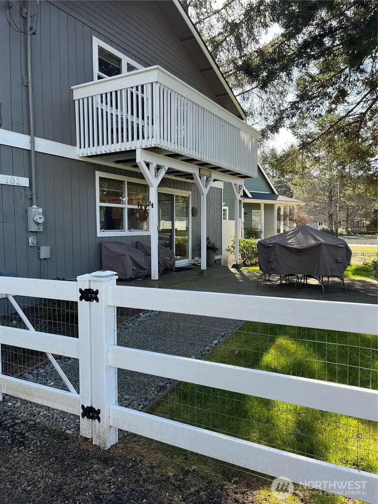 102 N Narwhal Loop NW Ocean Shores WA 98569
