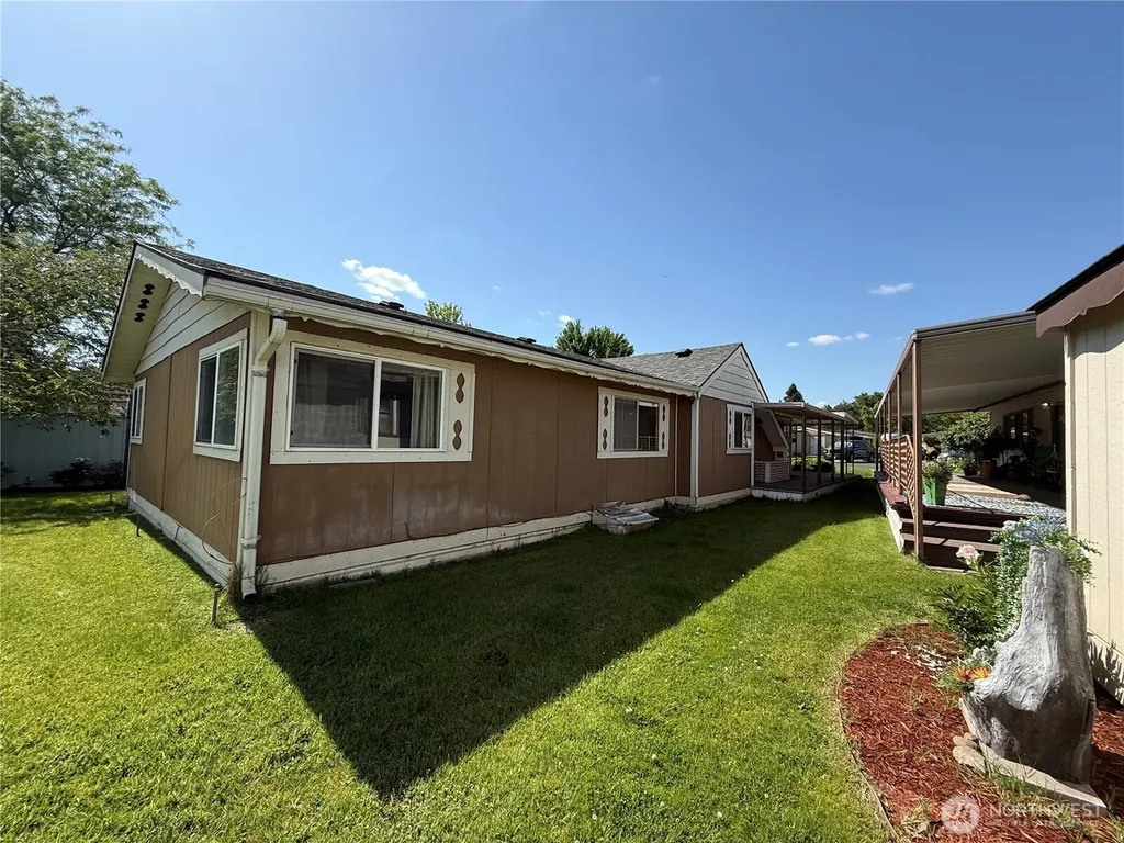 1026 SE Dove Lane College Place WA 99324