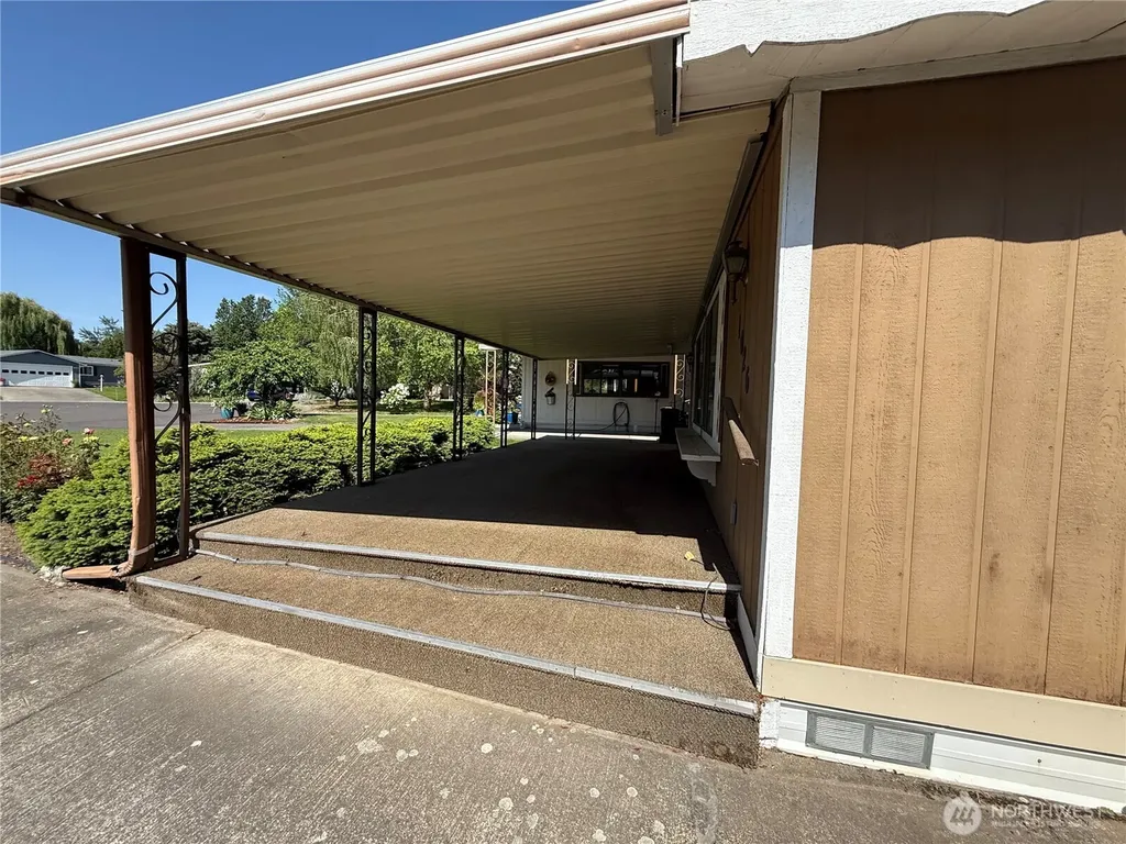 1026 SE Dove Lane College Place WA 99324