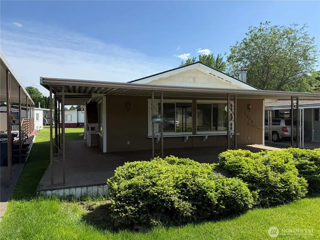 1026 SE Dove Lane College Place WA 99324