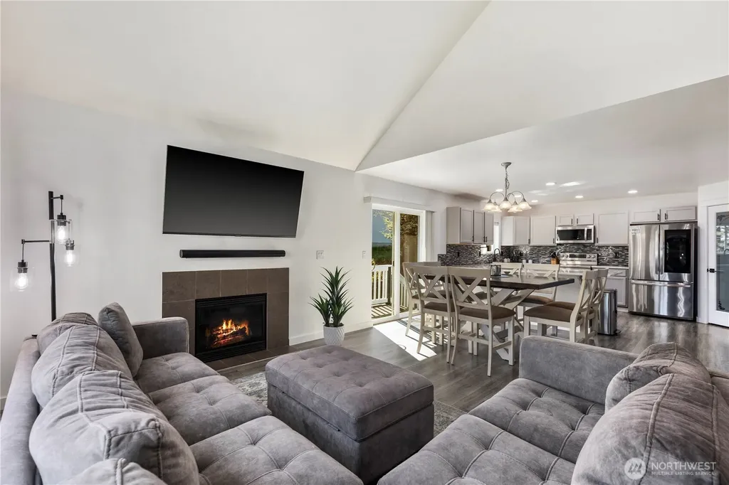 61 E Channel Drive Allyn WA 98524