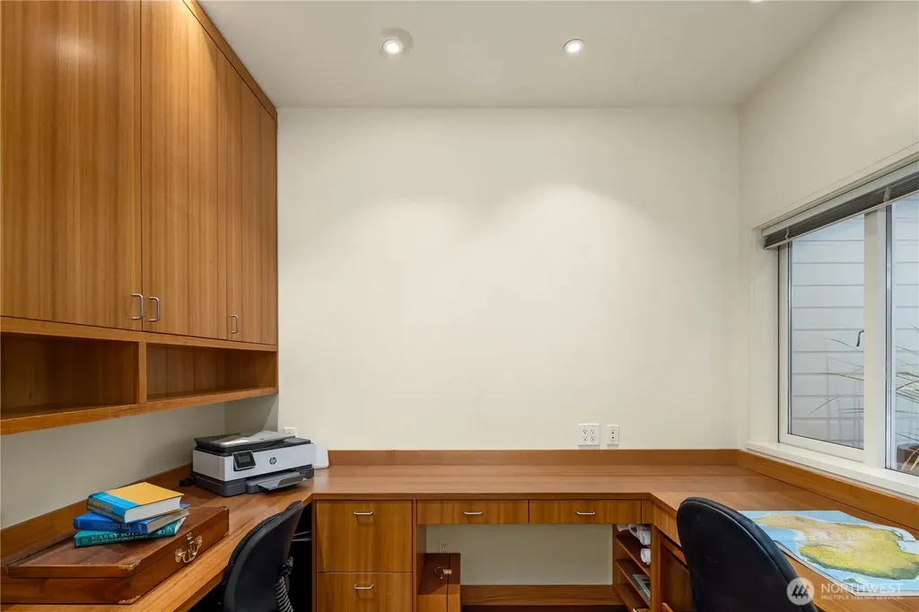 4712 SW Brace Point Drive Seattle WA 98136
