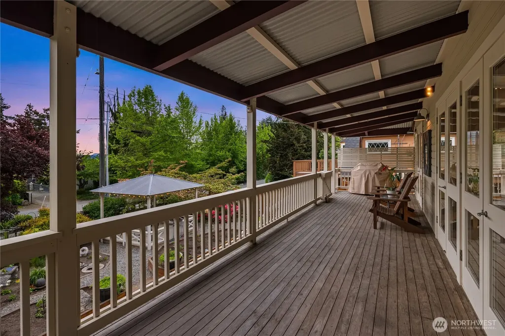 4712 SW Brace Point Drive Seattle WA 98136
