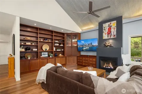 4712 SW Brace Point Drive Seattle WA 98136