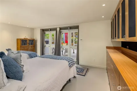 4712 SW Brace Point Drive Seattle WA 98136