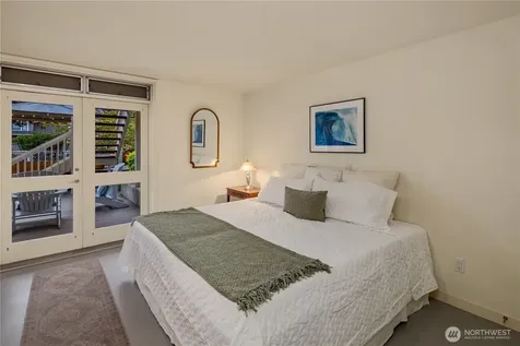 4712 SW Brace Point Drive Seattle WA 98136