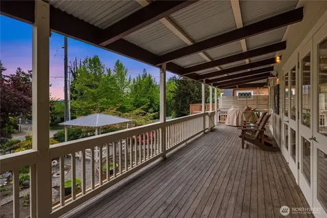 4712 SW Brace Point Drive Seattle WA 98136
