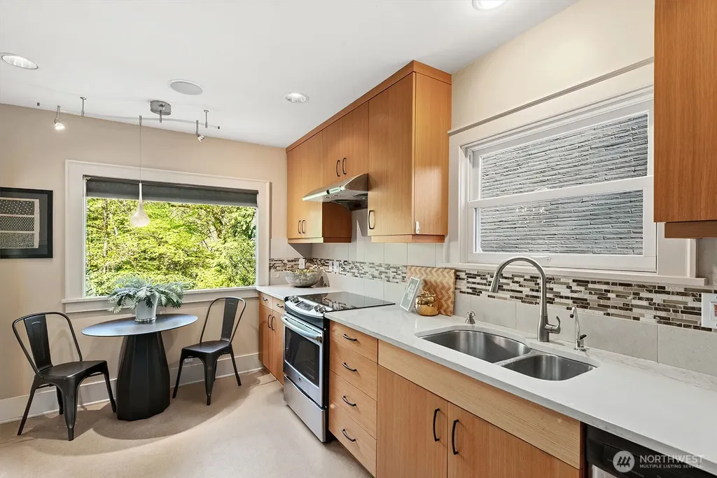 2514 Lake Park Drive S Seattle WA 98144