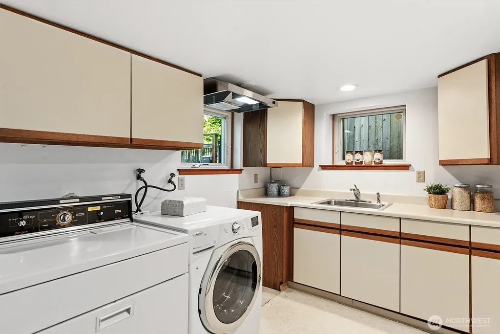 2514 Lake Park Drive S Seattle WA 98144