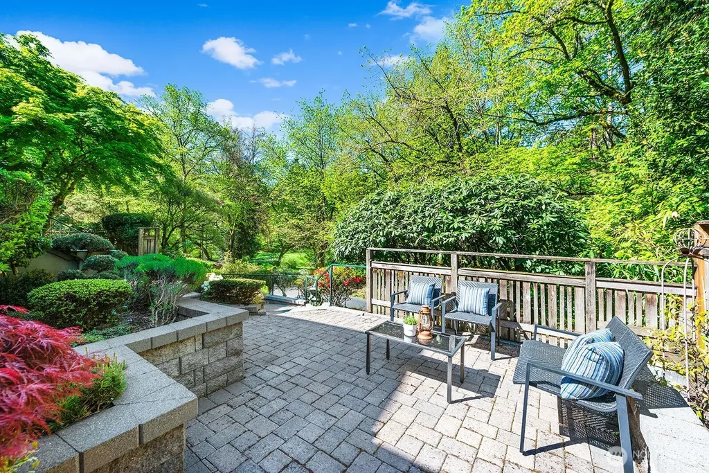 2514 Lake Park Drive S Seattle WA 98144
