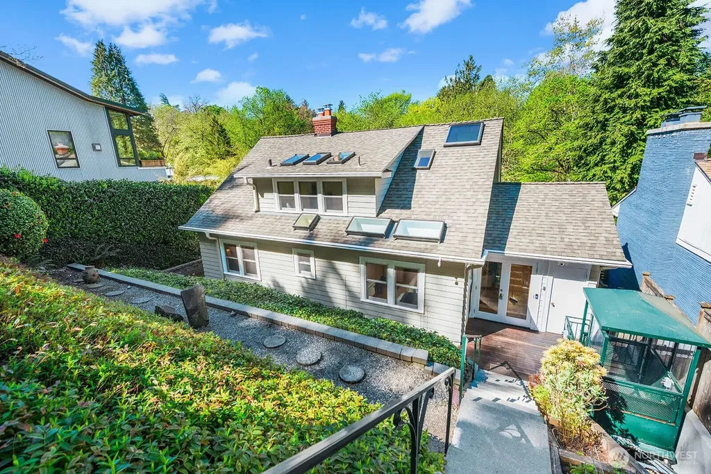 2514 Lake Park Drive S Seattle WA 98144