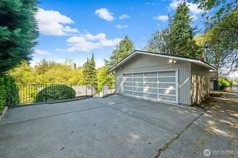 2514 Lake Park Drive S Seattle WA 98144