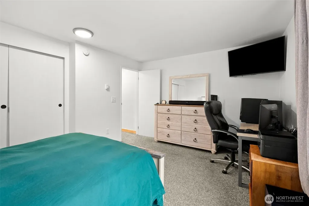 3931 NW Fairway Lane Bremerton WA 98312