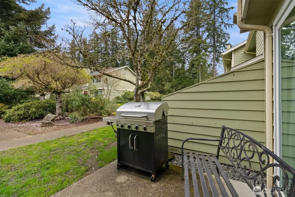 3931 NW Fairway Lane Bremerton WA 98312