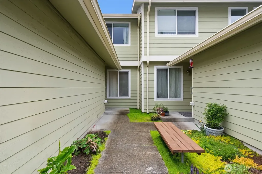 3931 NW Fairway Lane Bremerton WA 98312