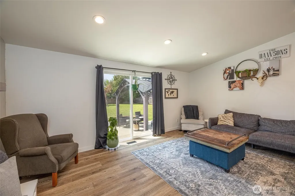 8679 Depot Road Lynden WA 98264