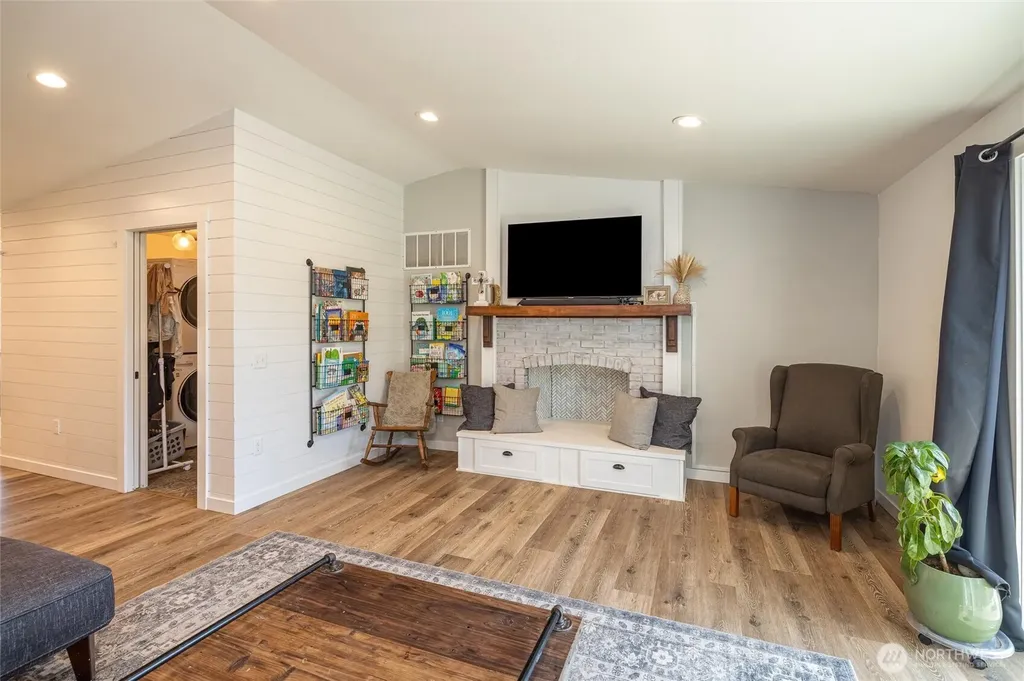 8679 Depot Road Lynden WA 98264