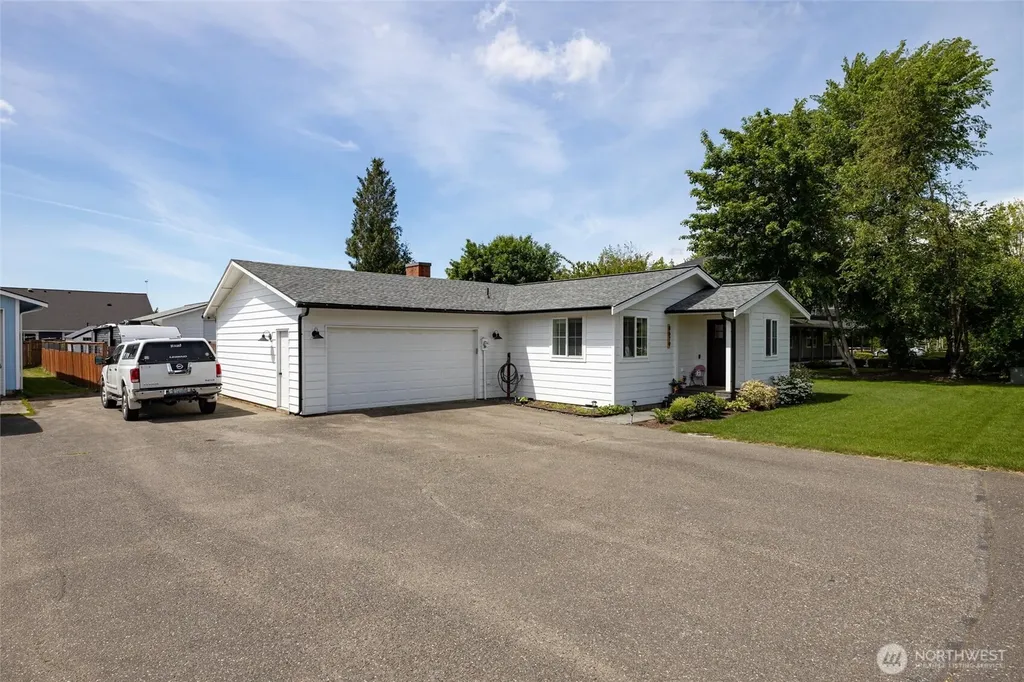 8679 Depot Road Lynden WA 98264
