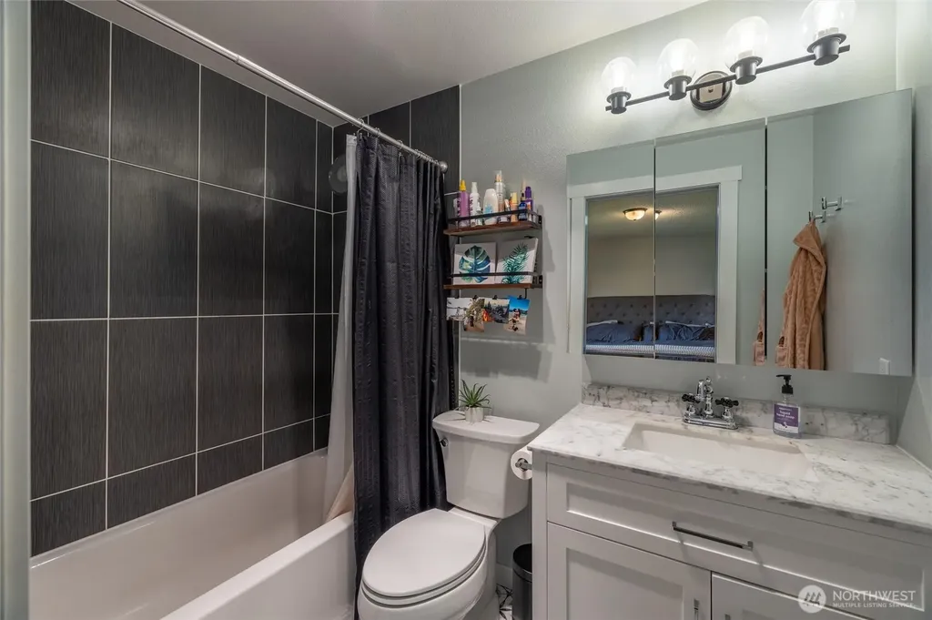 8679 Depot Road Lynden WA 98264