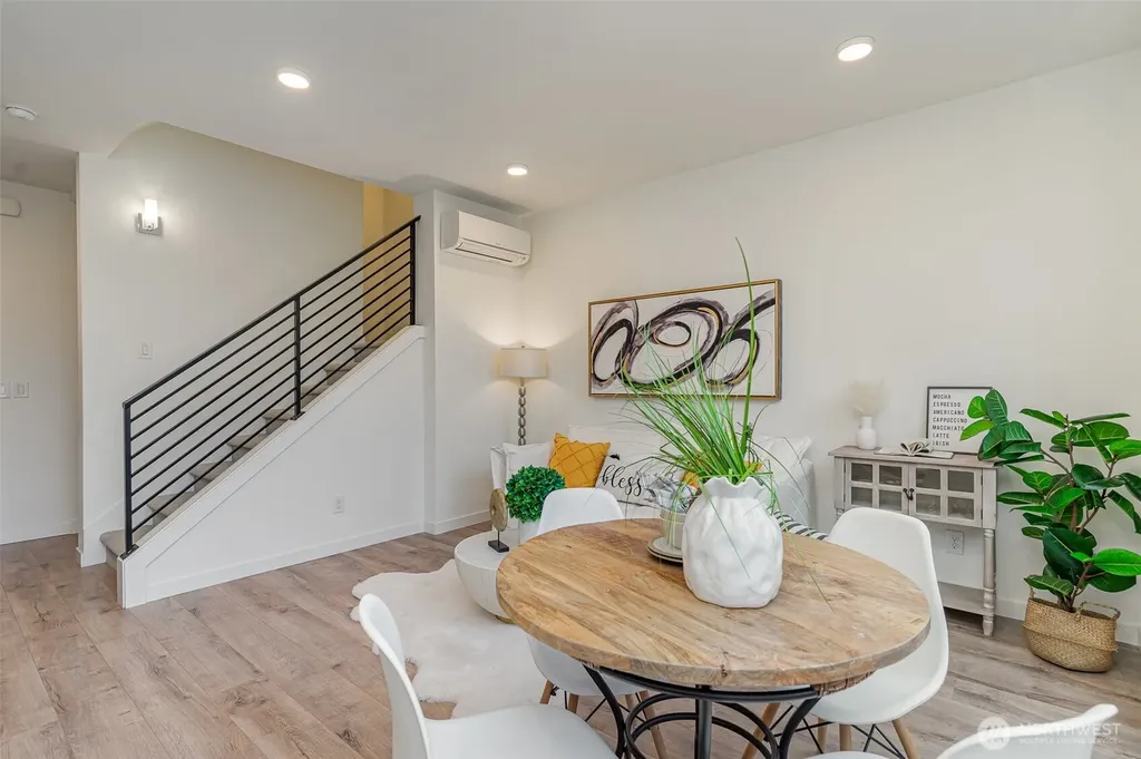 437 NE 73rd Street Seattle WA 98115