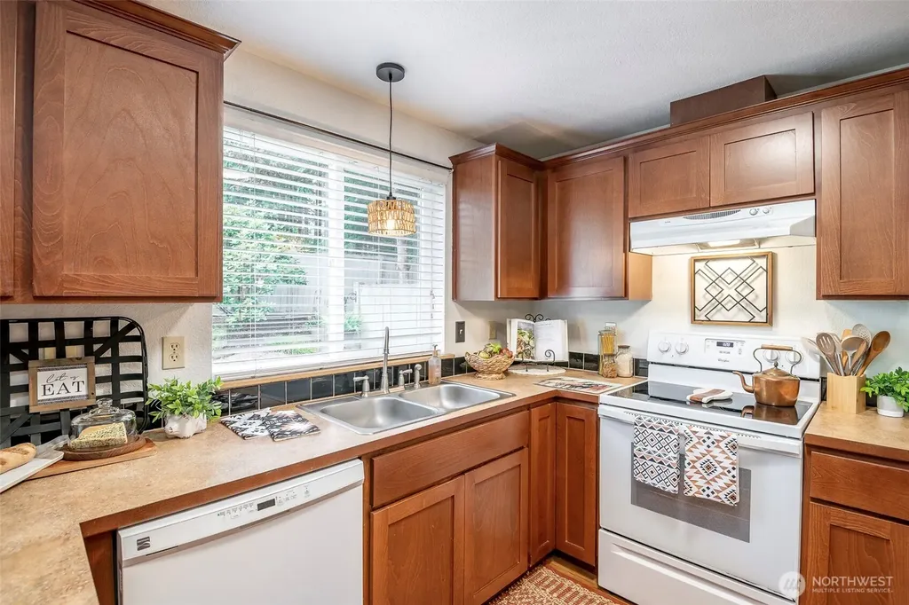 5714 99th Street Ct E Puyallup WA 98373