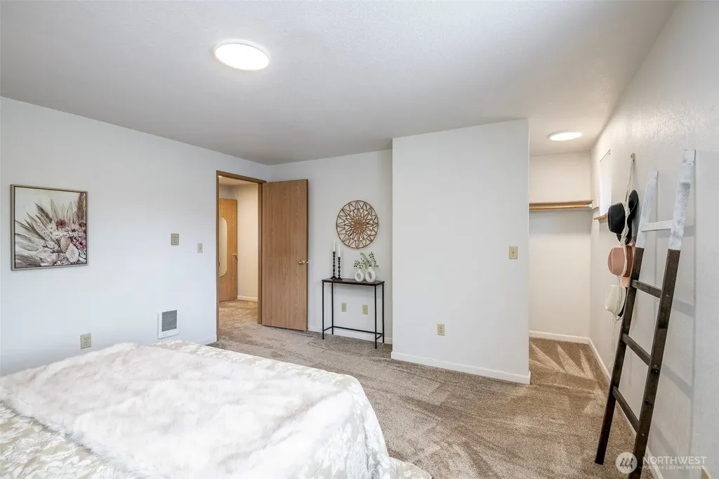 5714 99th Street Ct E Puyallup WA 98373