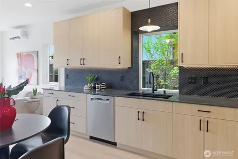 4517 35th Avenue S Seattle WA 98118