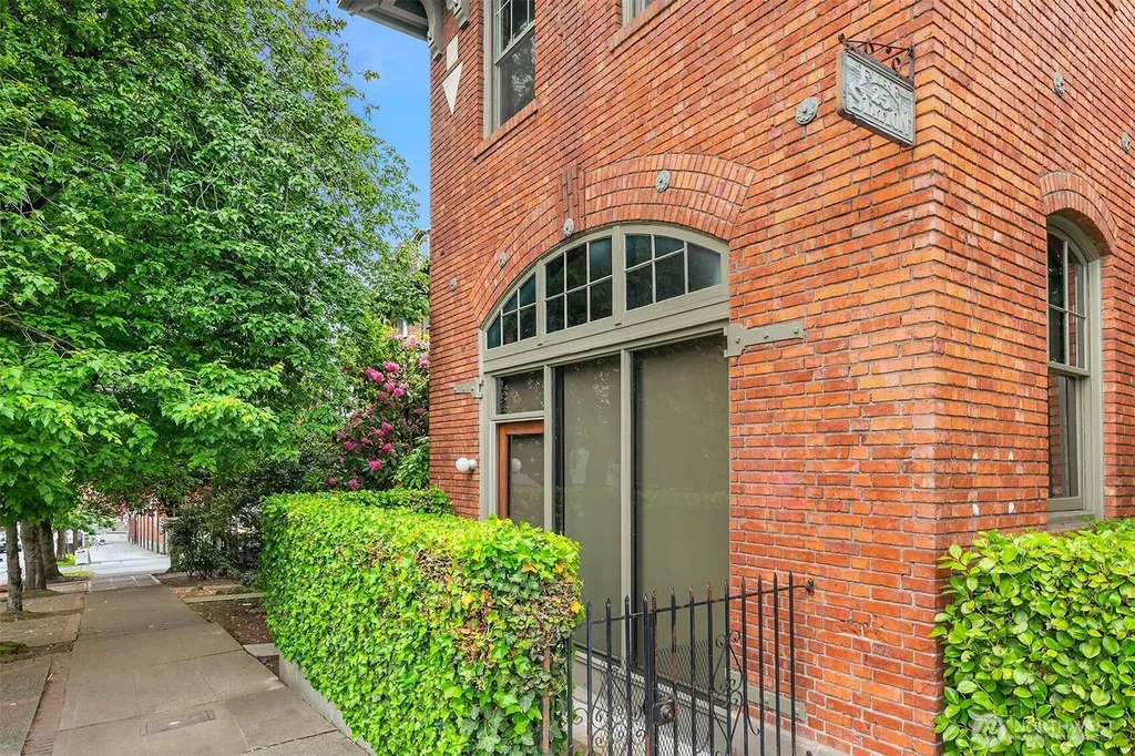 1406 Harvard Avenue Seattle WA 98122