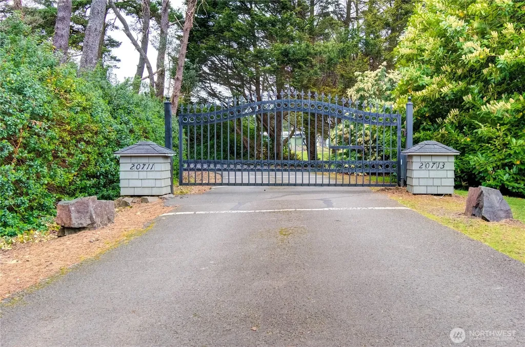 20713 Pacifc Way Ocean Park WA 98640