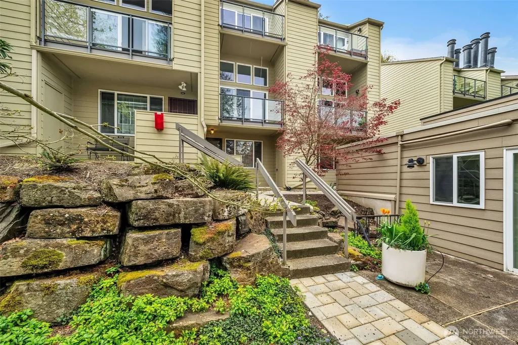2939 76th Avenue SE Mercer Island WA 98040