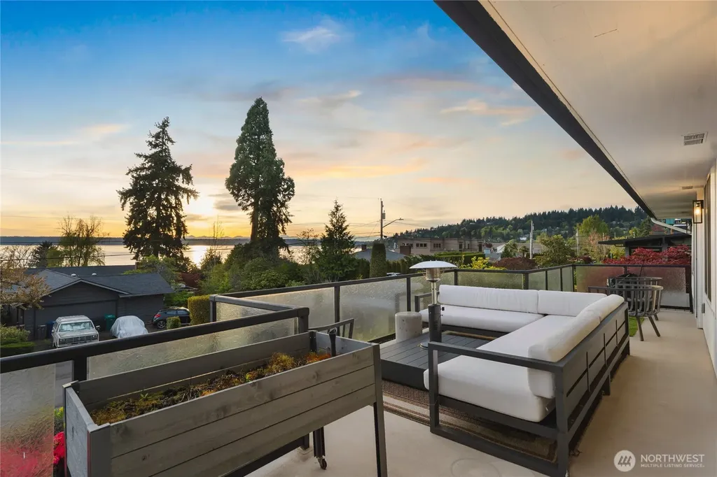 18174 Brittany Drive SW Normandy Park WA 98166