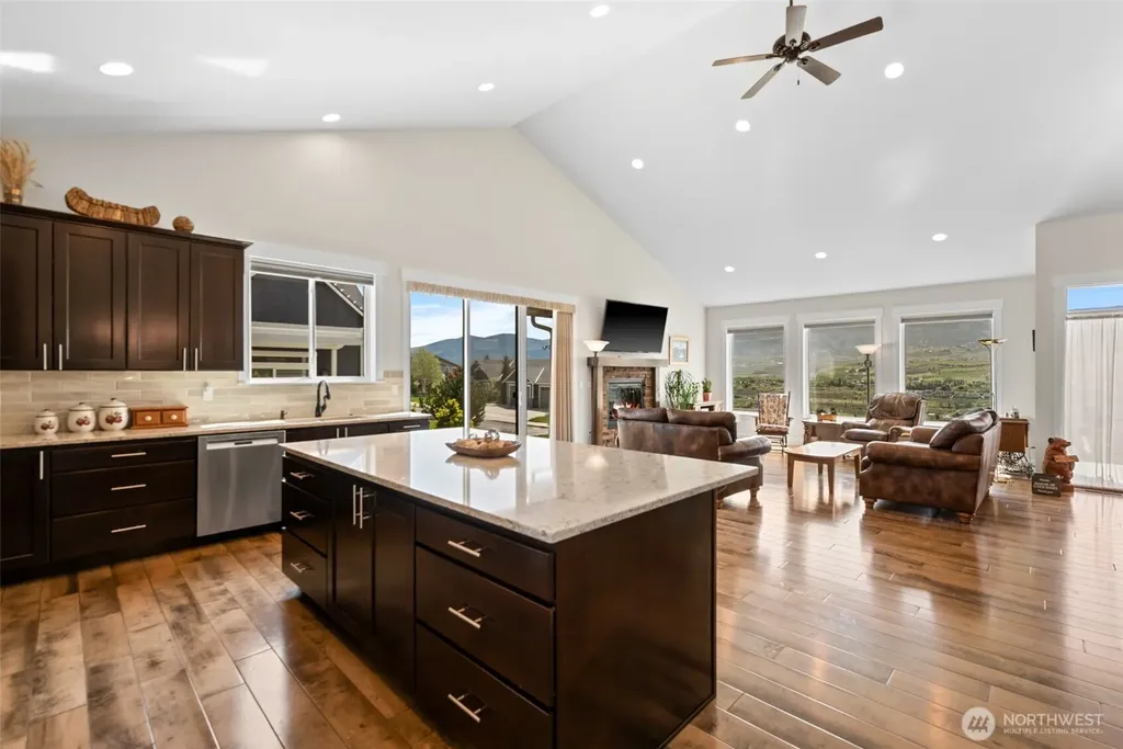 2741 SE Falcon View Drive East Wenatchee WA 98802