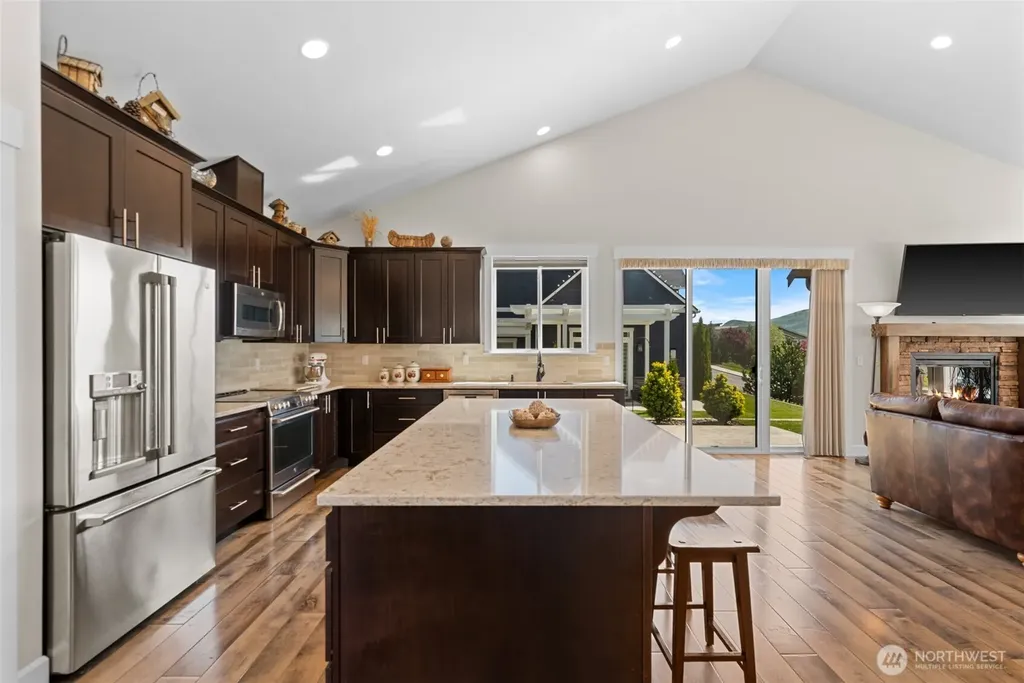 2741 SE Falcon View Drive East Wenatchee WA 98802