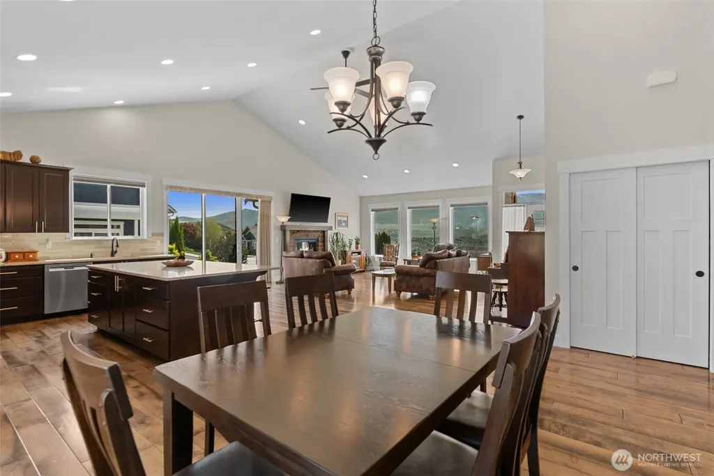 2741 SE Falcon View Drive East Wenatchee WA 98802